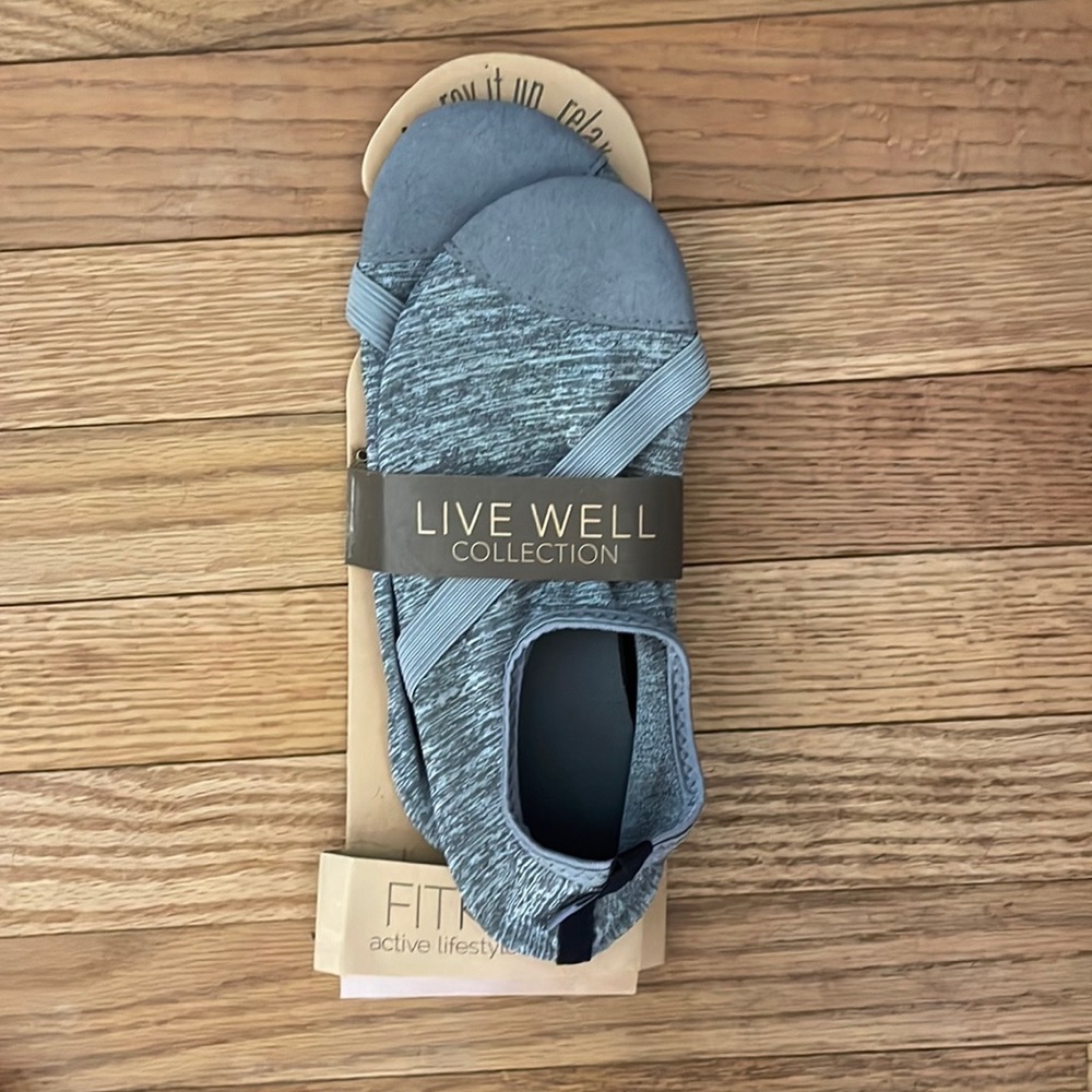 Live Well FitKicks - size medium (7-8), gray
